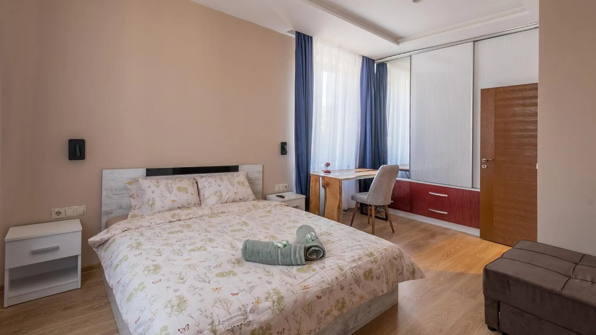 3Bdr, Top Center Retreat, City Heart, Free Parking Sofie